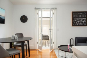 Stunning Studio with Alfresco Terrace near Trains
